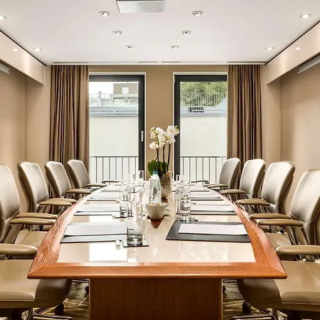 Hilton Ξενοδοχείο 5*